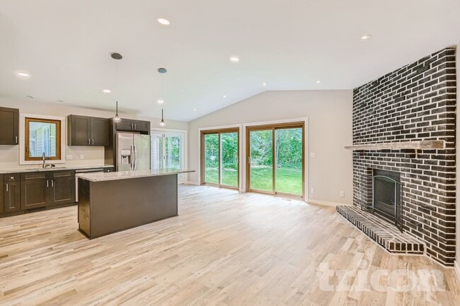 Photo - 14150 Rolling Oaks Cir NE