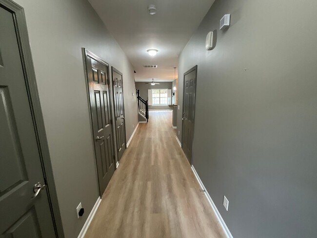Photo - Immaculate 3 bedroom/2.5 bathroom in Tanner Woods!