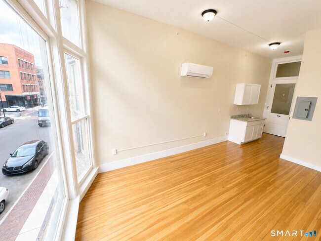 105 Bank St Unit 2A