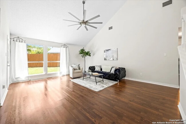 Photo - 10133 Sandyglen