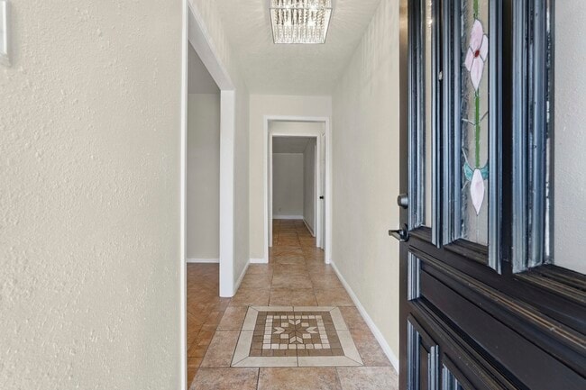 Photo - 2518 Henderson Ln