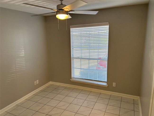 Photo - 1880 White Oak Dr Unidad 103