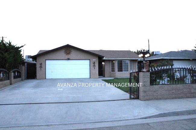 Building Photo - 1 Yr Lease