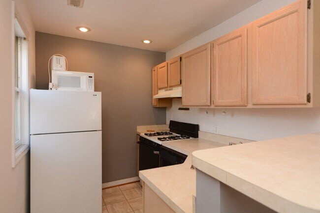 Photo - 3113 N Racine Ave Unit R2 HC