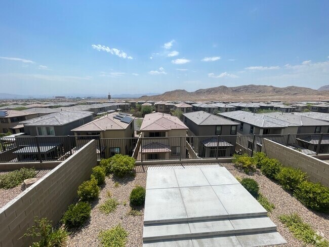 Building Photo - Carry Over Showing: This property has been... Rental