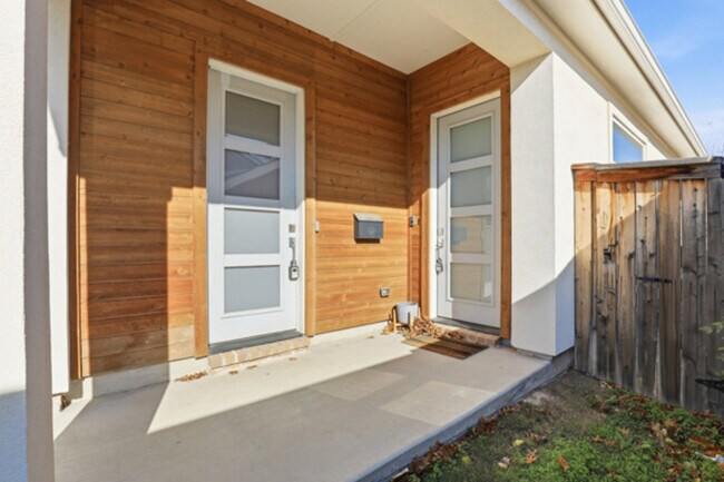 Photo - 2825 Townsend Dr