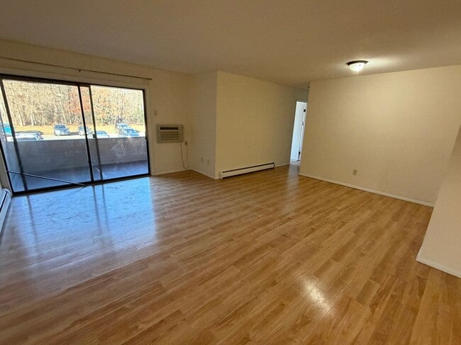 Photo - 565 Talcottville Rd