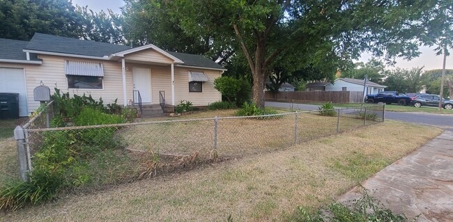 Building Photo - 4333 SE 41st St Rental