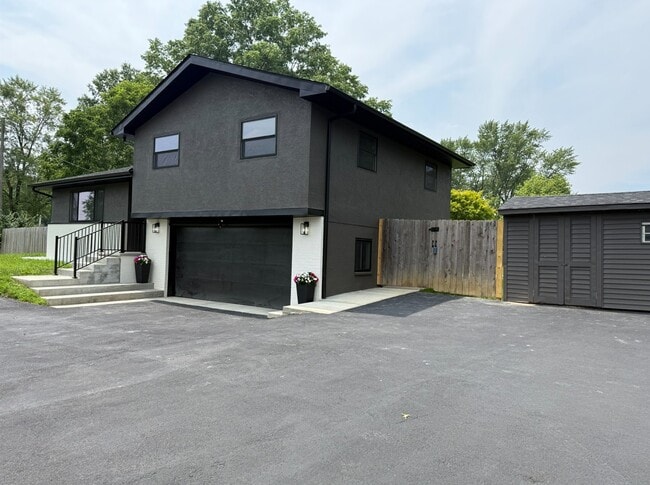 Photo - 7404 Worthington Rd