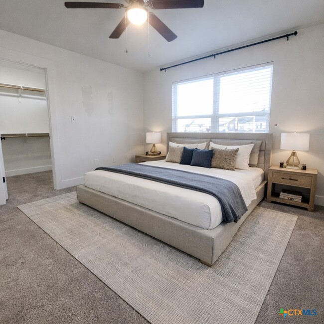 Photo - 1952 Royal Loop