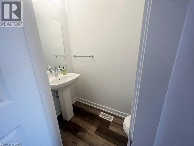 Photo - 350 River Rd