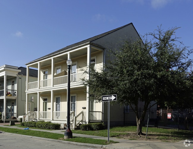 River Garden on Felicity Apartments New Orleans, LA