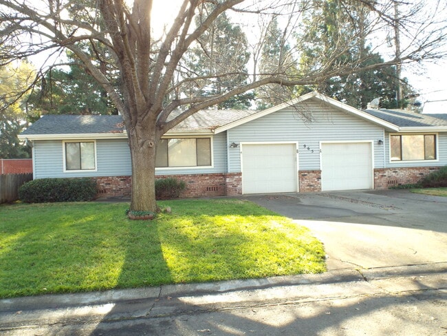 Building Photo - 965 Cyndi Cir Unit 965 Cyndi Circle #B