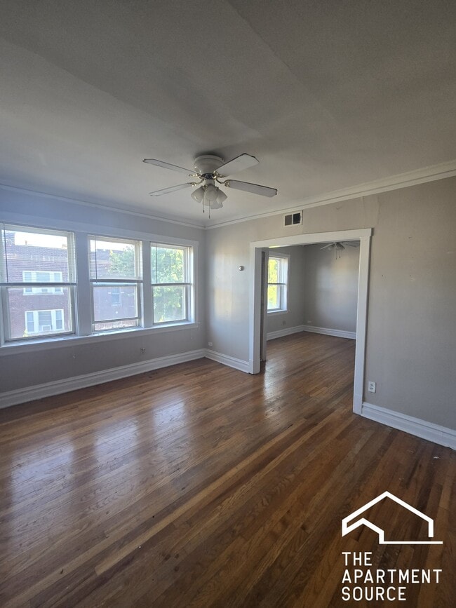 Building Photo - 3052 W Berteau Ave Unit 3