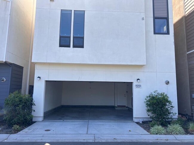 Photo - 1010 Mud Pie Ln