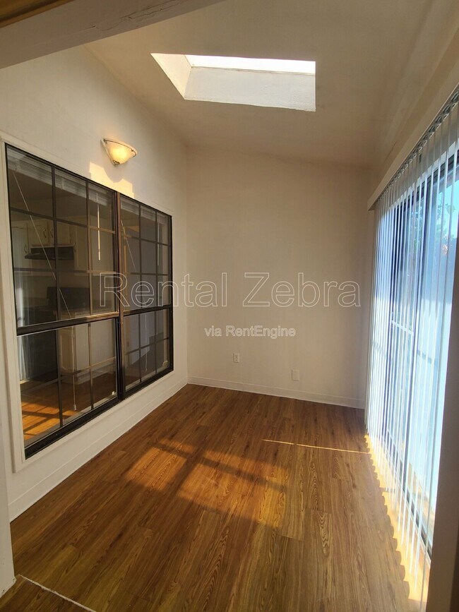 Photo - 4633 Carr St