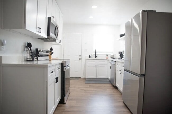 Photo - Fully Renovated 1x1 in amazing location!