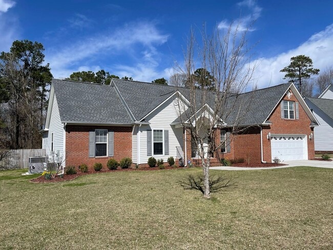 Photo - Immaculate and Move In Ready on Newport!