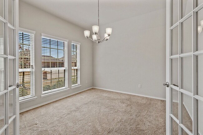 Photo - 3020 Oakcrest Dr
