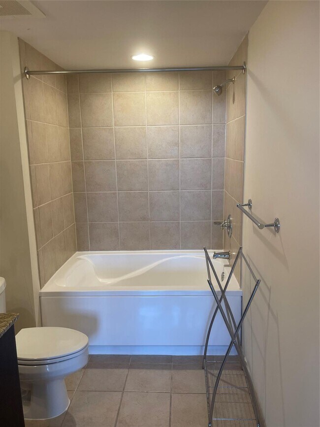 Photo - 19501 W Country Club Dr Unit 605