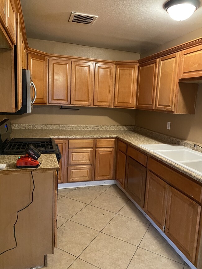 Photo - 16510 Lakeshore Dr