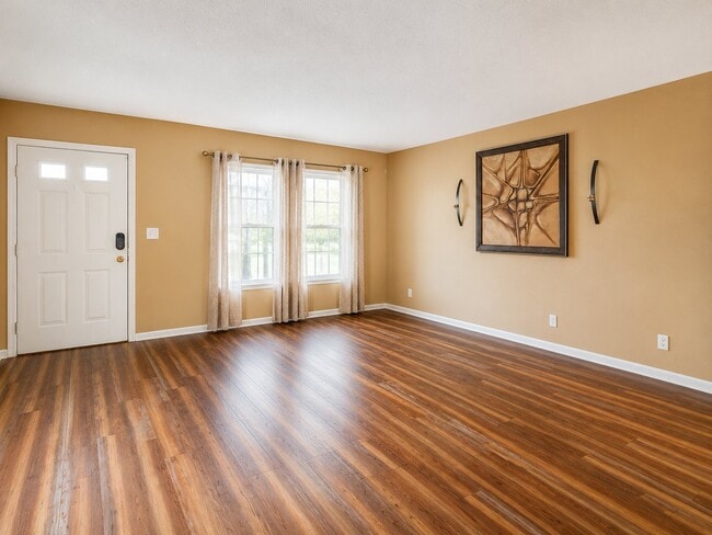 Photo - 593 Lazelle Rd