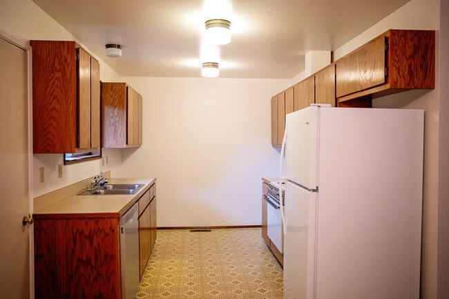 4-plex Kitchen - 1606 E Alder St