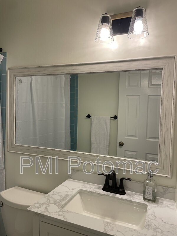 1917 Agate Dr