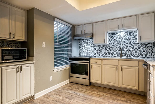 Photo - Tramor at the Hills