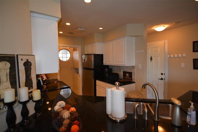 Photo - 3404 American Dr Unidad 3311 Rental