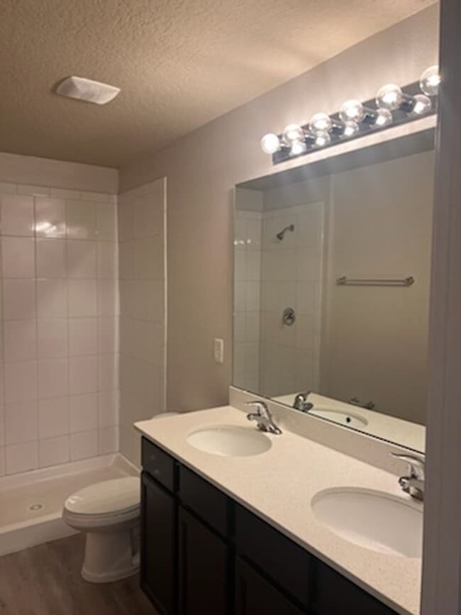 Photo - Beautiful 2 Bedroom 2 Bath Duplex Located ...