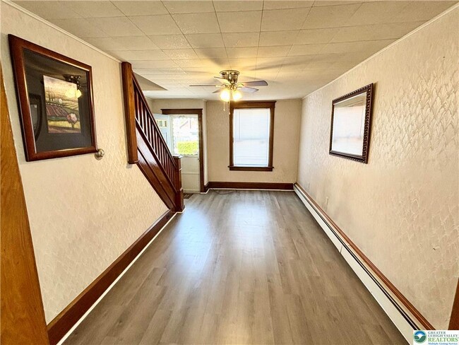 Photo - 308 W Franklin St
