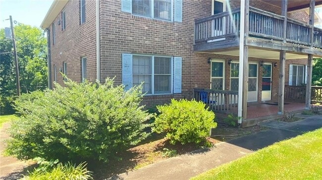 Building Photo - 119 Jasmine Ln Unit 7 Rental