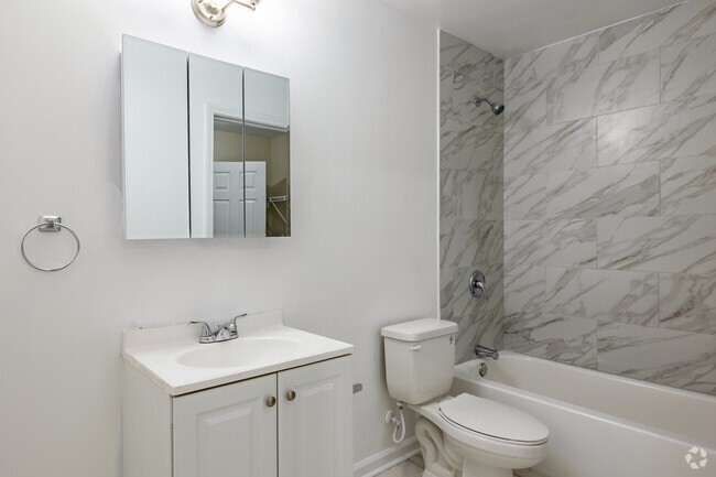 2BR, 1BA - 821SF