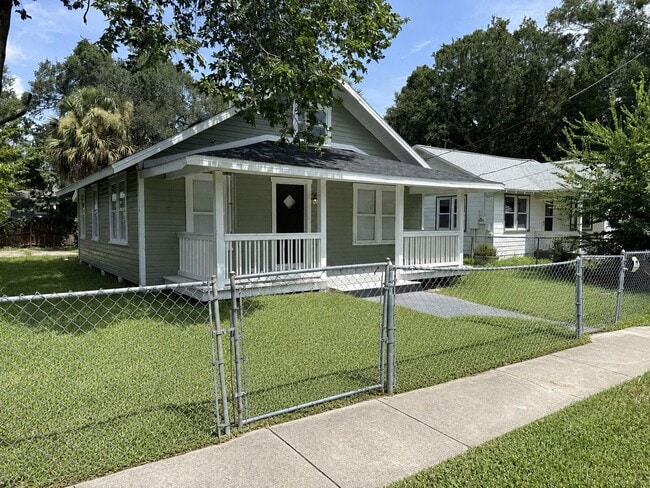 Photo - 140 Kingston Ave