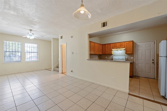 Building Photo - 6827 Dumble St Rental