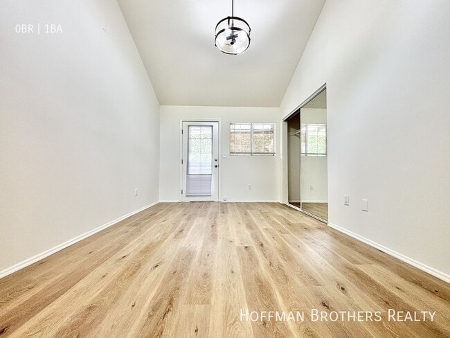 Photo - 2448 Beachwood Dr Unit 11