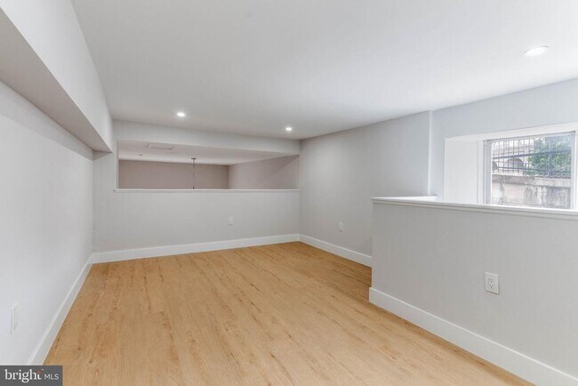 Photo - 4522 Baker St Unit 1