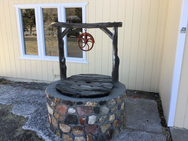 Photo - <b>2 Bedroom Home with Large Yard<br><br>