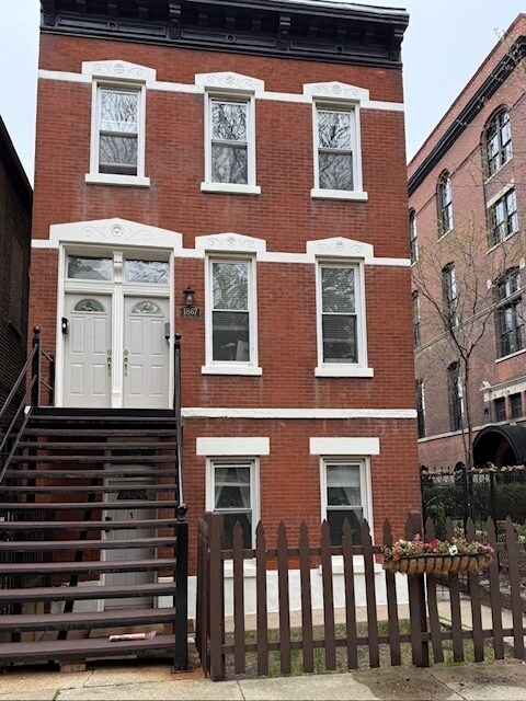 Photo - 1867 N Sheffield Ave Casa