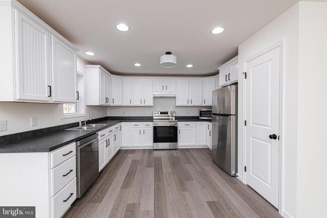 Photo - 617 Port Providence Rd