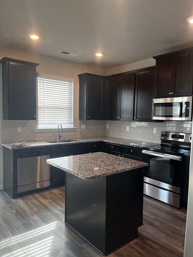 Photo - 7522 Congregation St