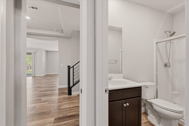 Photo - 808 Elmstone Pl