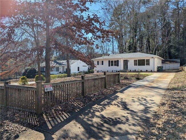 Building Photo - 1952 Wellbourne Dr NE