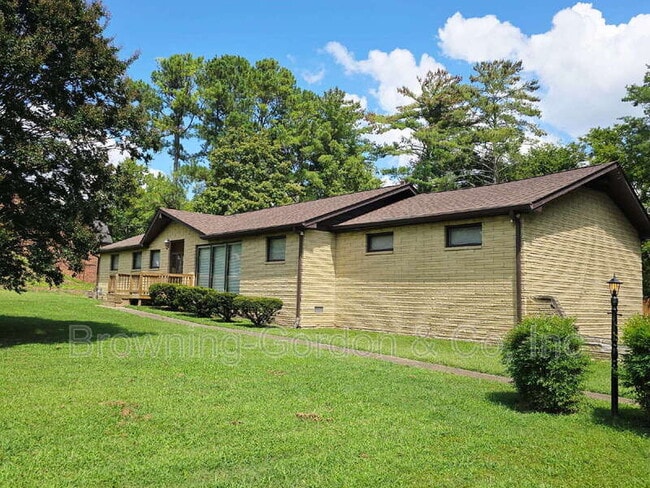 Building Photo - 790 Bellevue Rd Rental
