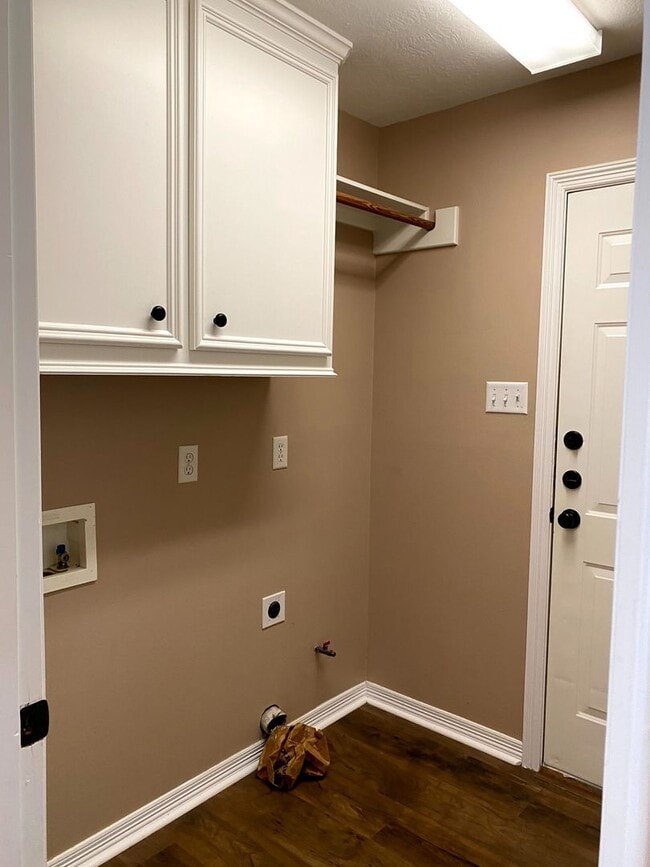 Building Photo - FABULOUS THREE BEDROOM HOME WITH LARGE DECK, FIREPLACE AND FLEX ROOM