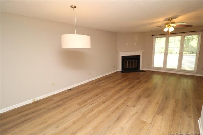 Photo - 118 Planetree Ln