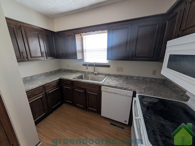 Photo - 849 S Lindenwood Dr