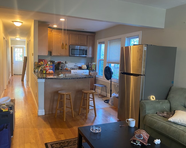 Building Photo - 27 Fairfax St Unit 1