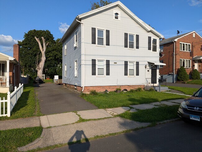 Front - 223 Lawlor St Unit 1